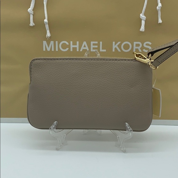 MICHAEL KORS FULTON LG TZ WRISTLET LEATHER TRUFFLE - Picture 4 of 16